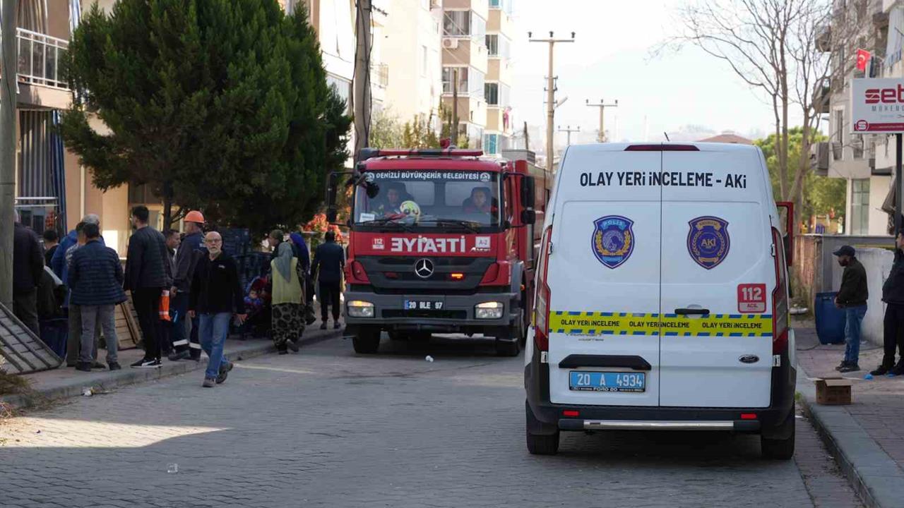 Denizli Pamukkale'de 5 Katlı Bir Binada Yangın Çıktı, 3 Kişi Dumandan Etkilendi