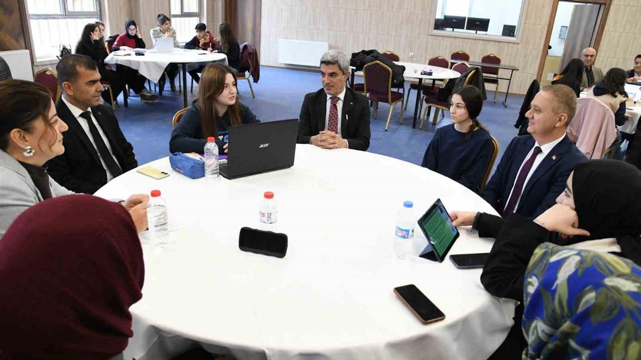 Malatya'da EkoVizyon Fikir Maratonu Çalıştayı, Lise Öğrencilerinin Katılımıyla Düzenlendi