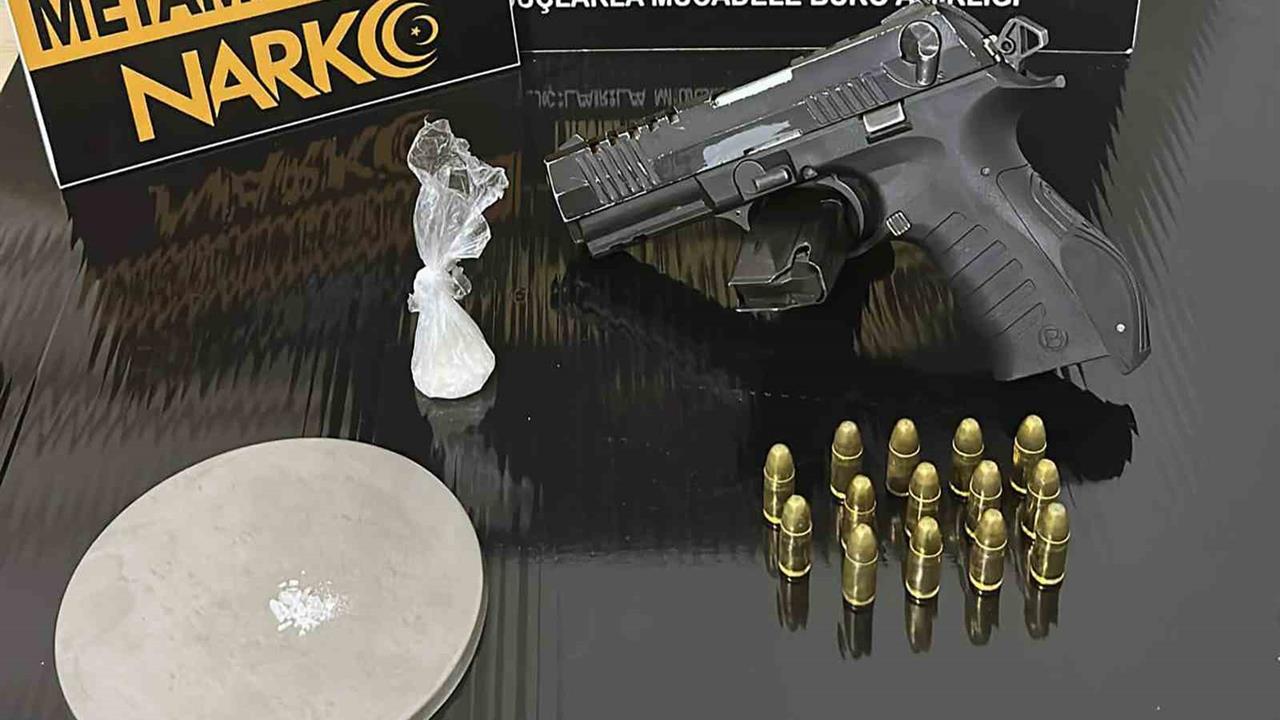 Muğla'da düzenlenen uyuşturucu operasyonunda 8 kişi tutuklandı.