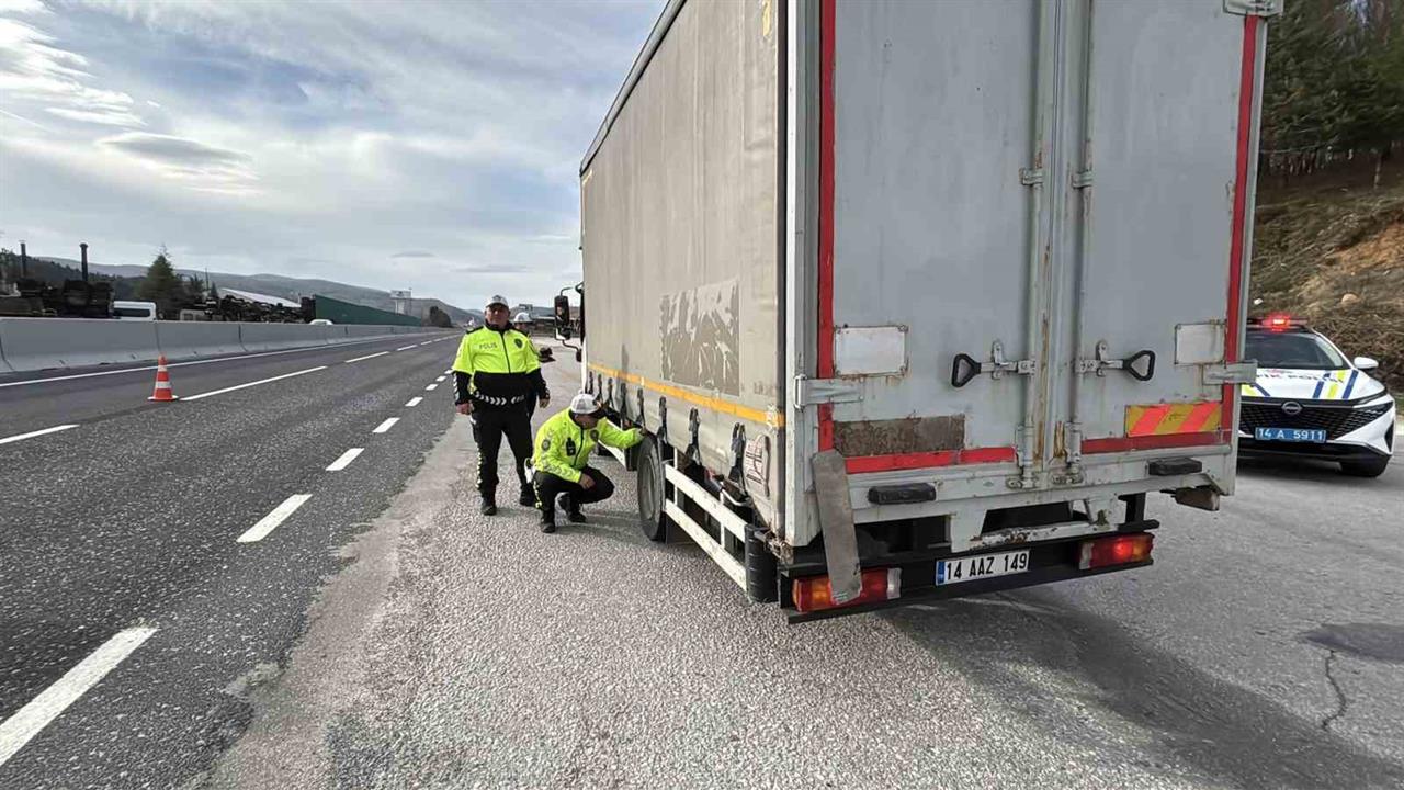 Bolu Dağı'nda Kış Lastiği Bulunmayan Araçlara Cezalar Uygulandı
