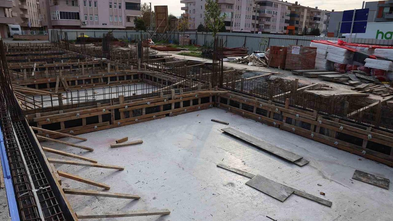 Sakarya Arifiye'de Yüzme Havuzu ve Gençlik Merkezi Projesinde Çalışmalar Hızla Devam Ediyor