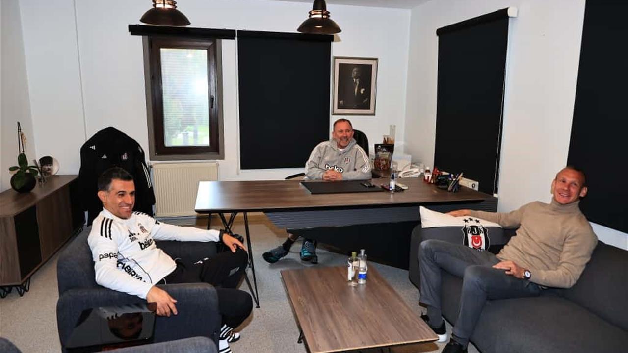 Domagoj Vida, Beşiktaş'ın BJK Nevzat Demir Tesisleri'nde Eski Takım Arkadaşlarını Ziyaret Etti