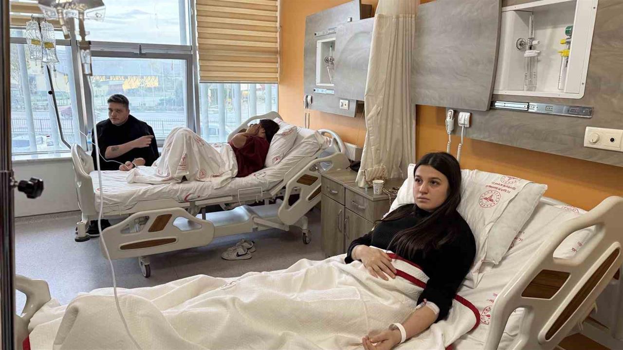 Bursa Osmangazi'de Midye Yedikten Sonra 4 Genç Hastaneye Kaldırıldı