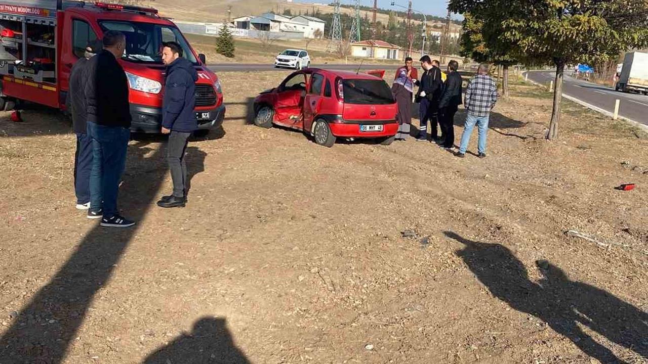 Çankırı'da Hafif Ticari Araç ve Otomobilin Çarpışması Sonucu 1 Kişi Hayatını Kaybetti