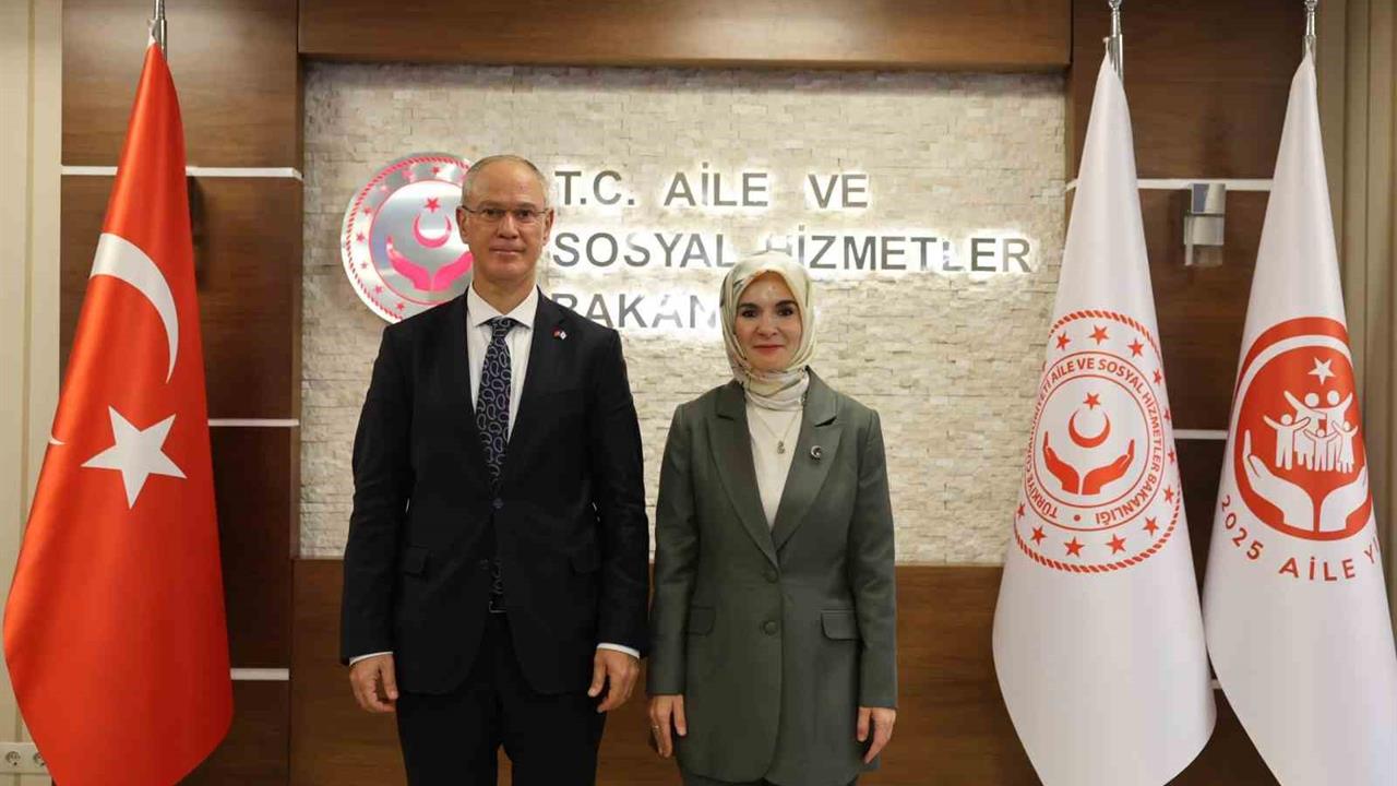 ANKARA'da Bakan Göktaş, KKTC'li Bakan Hasipoğlu ile bir araya geldi.