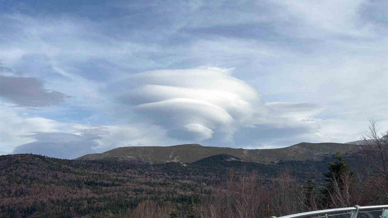Bursa Uludağ'da Akşam Saatlerinde Mercek Şeklinde Bulut Oluştu