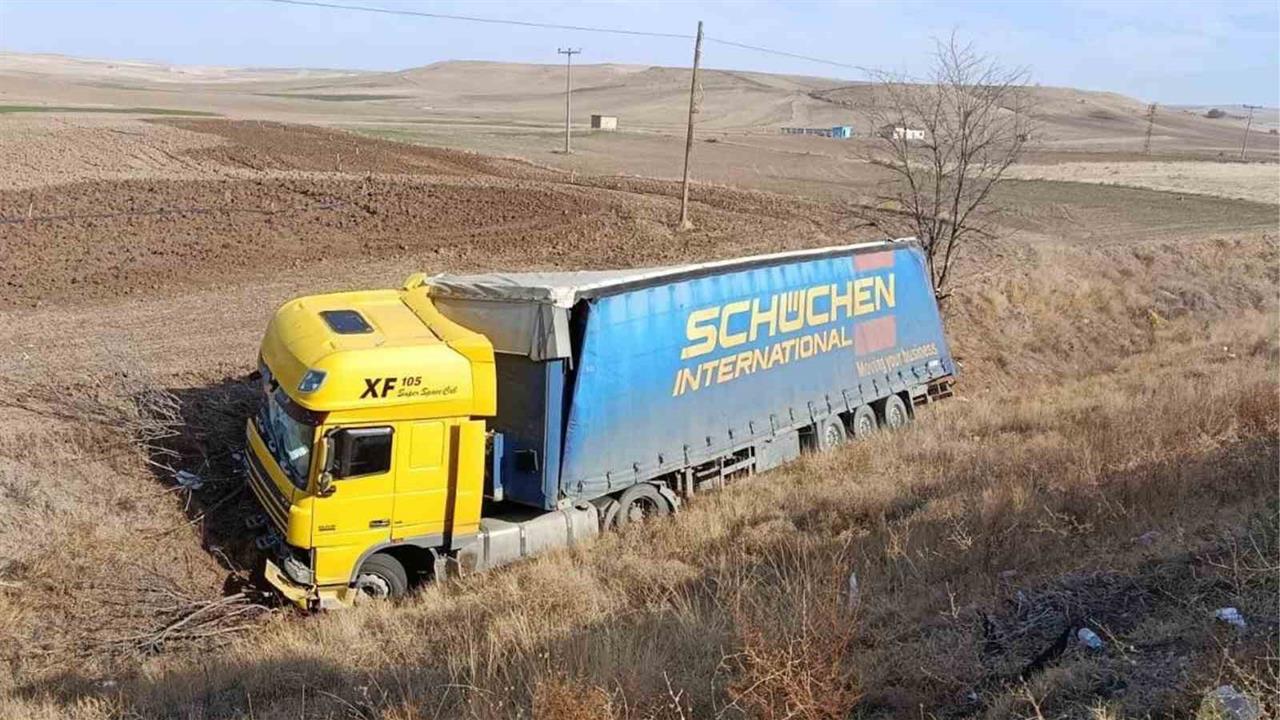 Kırıkkale Balışeyh'te Meydana Gelen Tır Kazasında Sürücü Hastaneye Kaldırıldı