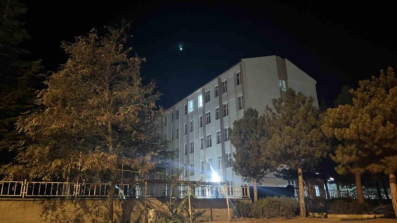 Niğde Merkez'deki Yatılı Pansiyonda 6 Öğrenci Pasta Yedikten Sonra Hastaneye Gitti