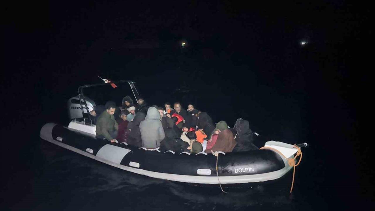 Muğla Fethiye'de Yunanistan’ın geri ittiği 31 düzensiz göçmen kurtarıldı.