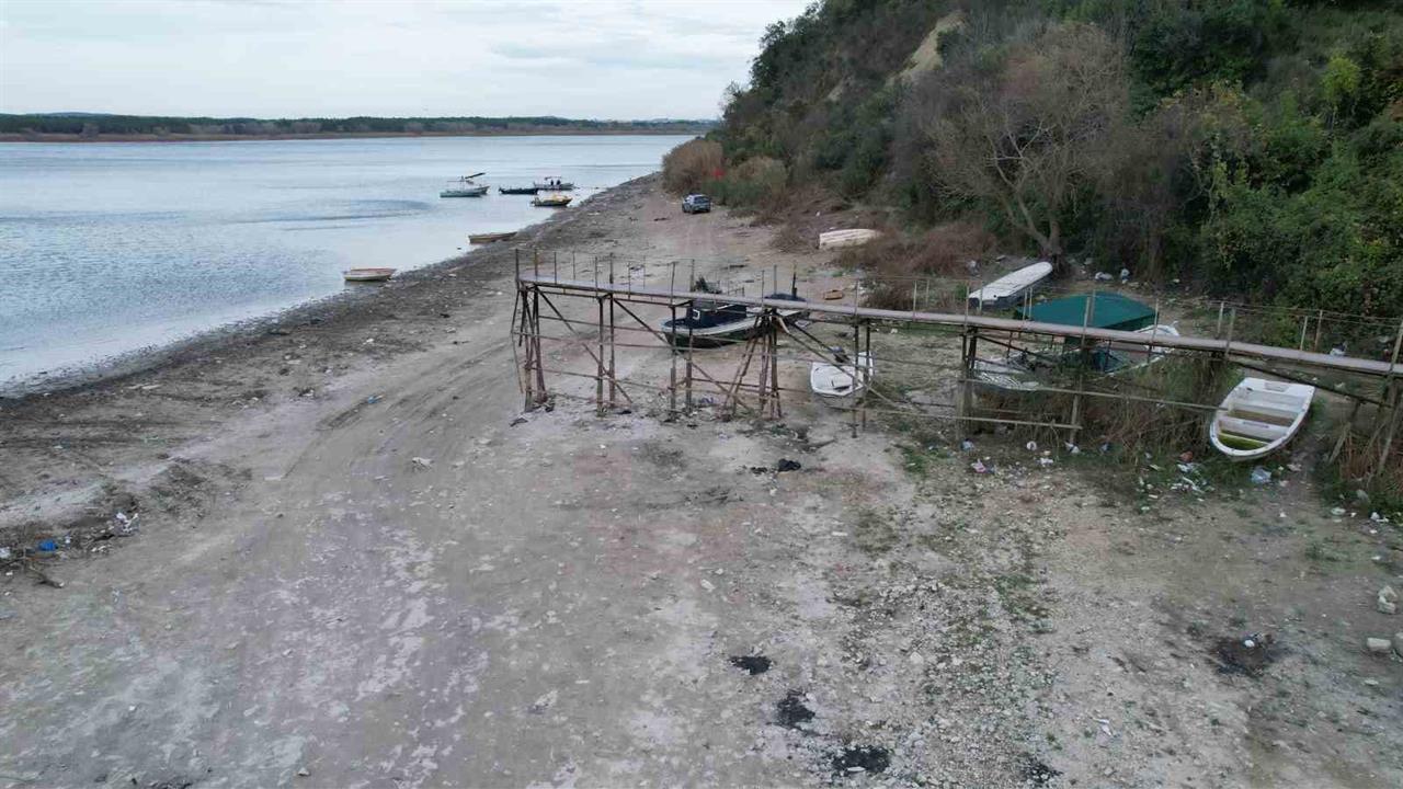 İstanbul'daki Terkos Gölü'nde Su Seviyesi 10 Metre Çekildi