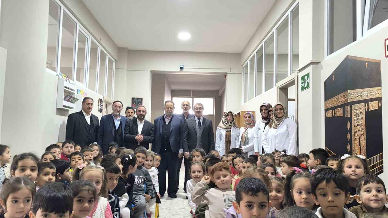 Erzurum Yakutiye'de Müftü Yaşar Çapçı Kur’an Kursunu Ziyaret Etti