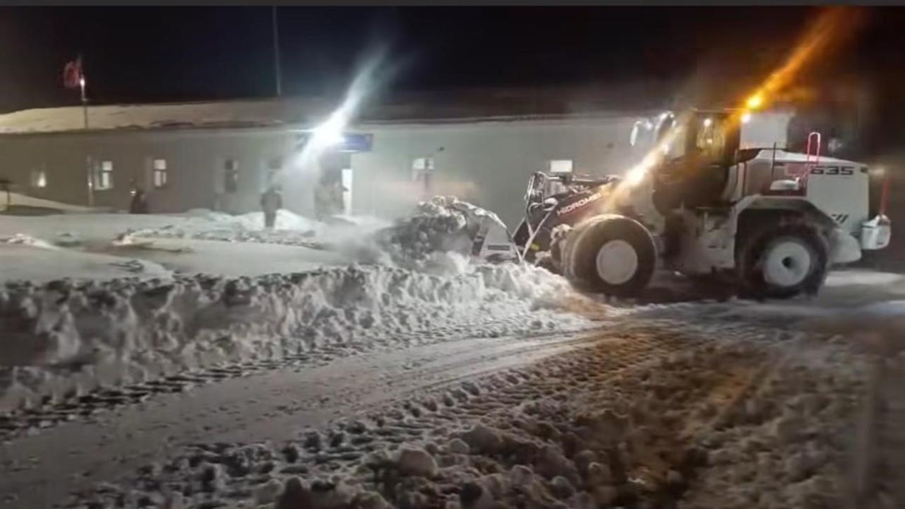 Şırnak Beytüşşebap'ta Yoğun Kar Yağışının Ardından Yollar Açıldı