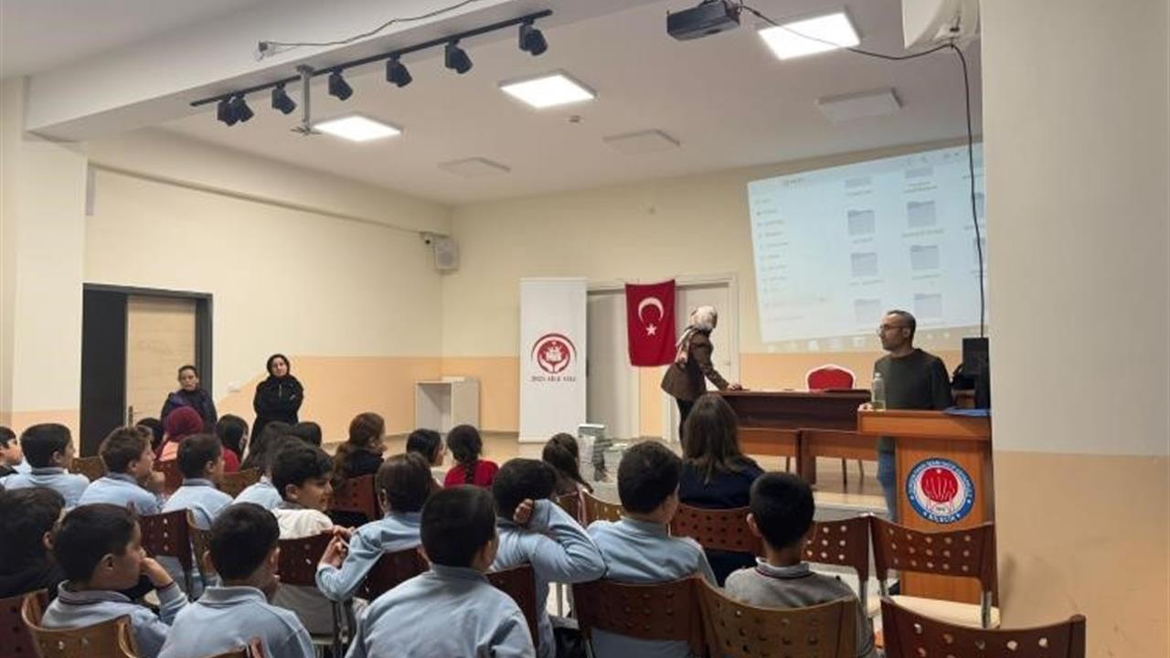 Bilecik'te Dursun Fakıh İmam Hatip Ortaokulu'nda Çocuk Hakları Eğitimi Düzenlendi