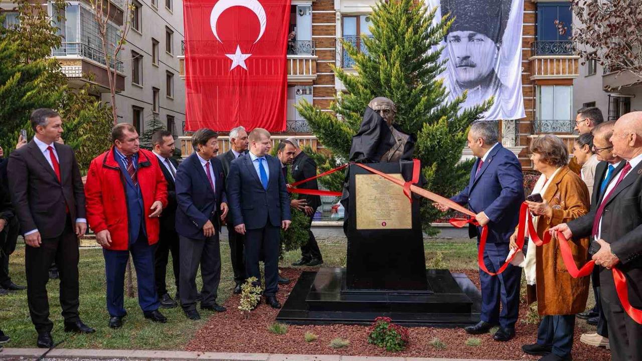 Keçiören'de Çalınan Kuliyev’in Büstünün Yerine Yeni Büst Yerleştirildi