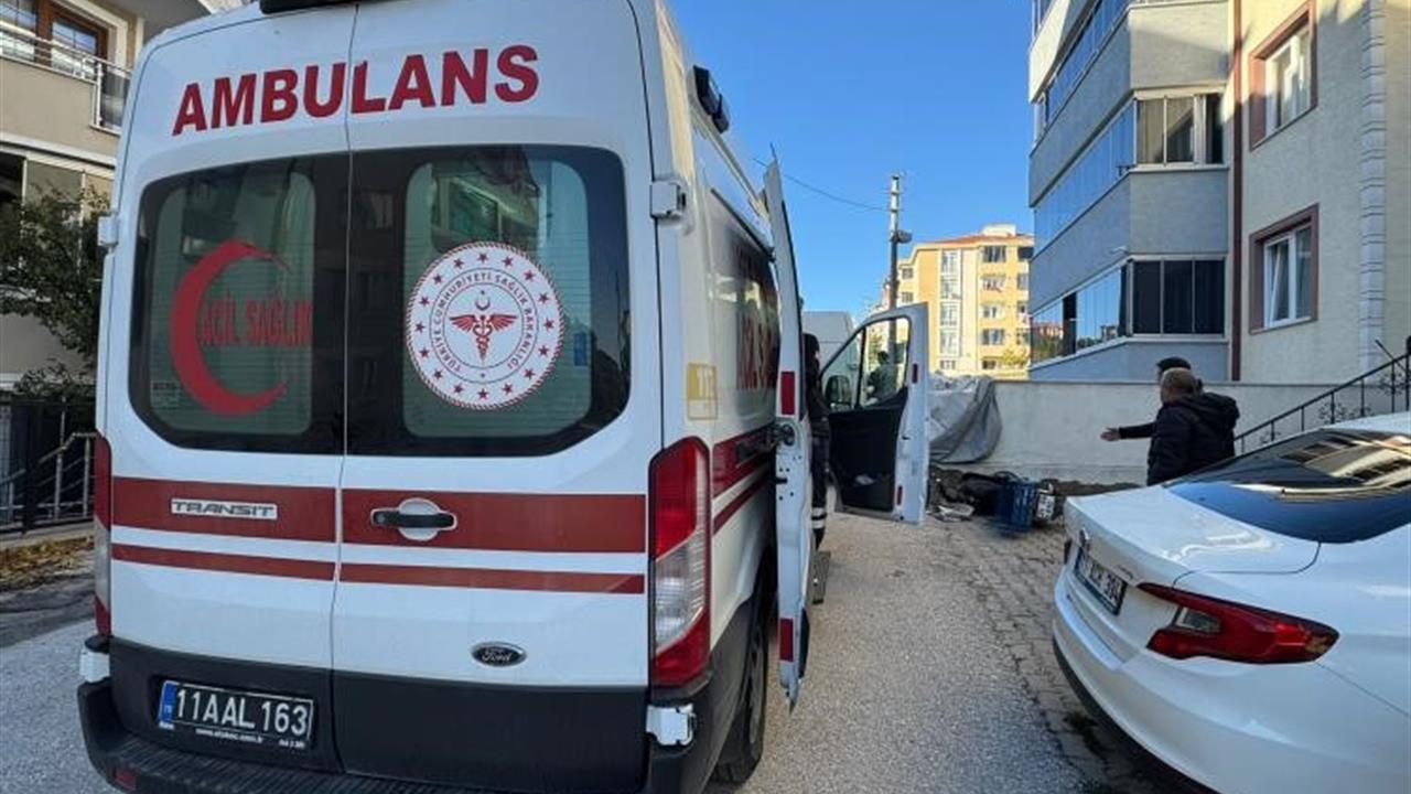 Bilecik Merkez'de Motosiklet ile Otomobilin Çarpışması Sonucu 1 Kişi Yaralandı