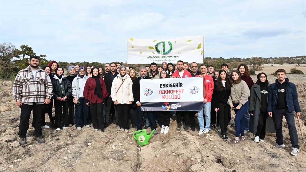 Eskişehir Anadolu Üniversitesi Teknofest Kulübü, 200 fidan dikti.