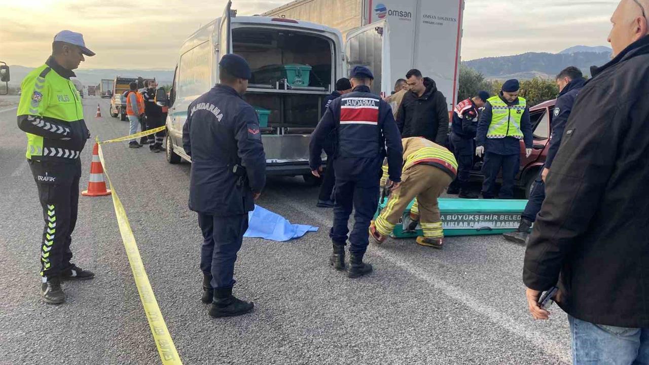 Manisa Alaşehir'de Park Halindeki Tırın Neden Olduğu Kazada 2 Çocuk Babası Hayatını Kaybetti