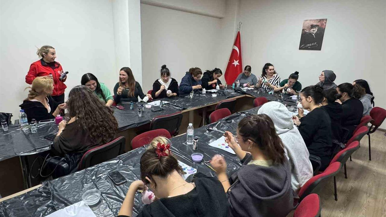 Muğla'da Öğrenci Yurtlarında Sanat Atölyeleri Devam Ediyor