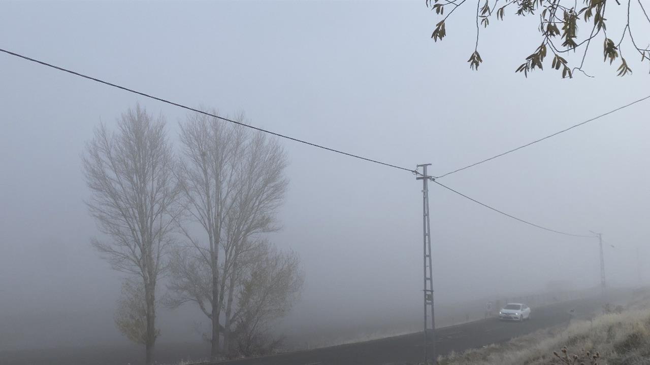 Ağrı Patnos'ta Sabah Saatlerinde Yoğun Sis Yaşamı Olumsuz Etkiledi