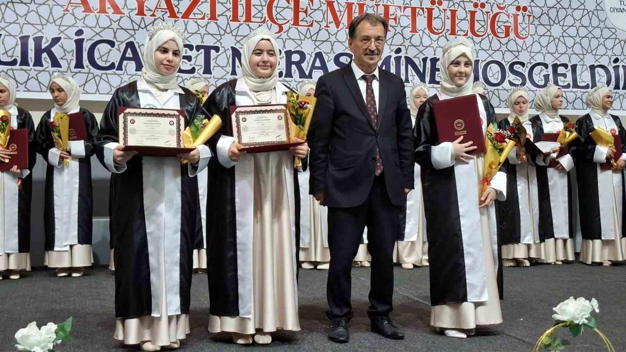 Sakarya Akyazı'da 27 Öğrenciye Hafızlık Belgeleri Verildi