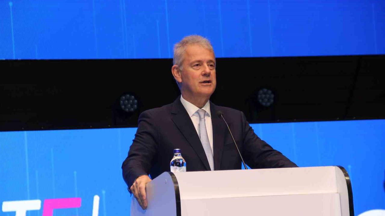 İzmir'de İzmirMeets 2025 Zirvesi Teknoloji ve İnovasyon Temasıyla Gerçekleşti