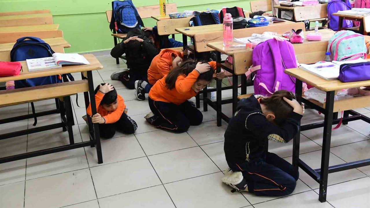 Bursa Osmangazi'de Öğrencilere Afet Farkındalığı Sağlayan Eğitim Verildi