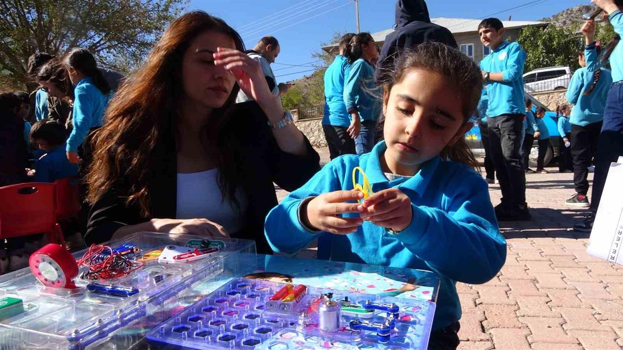 Adıyaman'da Kaşif 02 Projesi ile köy okullarındaki öğrenciler bilim ve teknoloji ile buluşuyor.