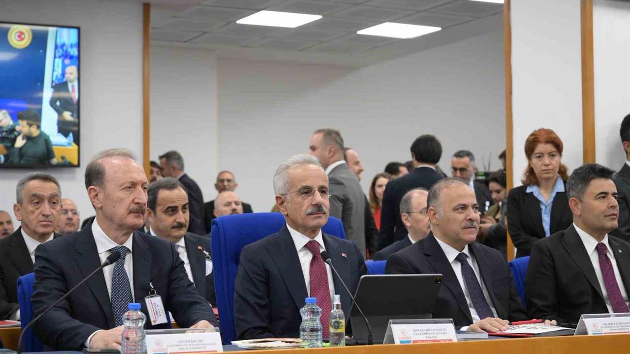 Ankara'da Bakan Uraloğlu, 44 projenin tamamlandığını duyurdu.