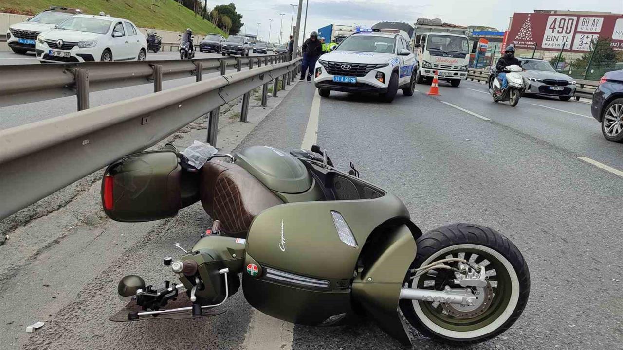 Küçükçekmece'de D-100 Karayolu'nda Meydana Gelen Motosiklet Kazasında 1 Kişi Hayatını Kaybetti