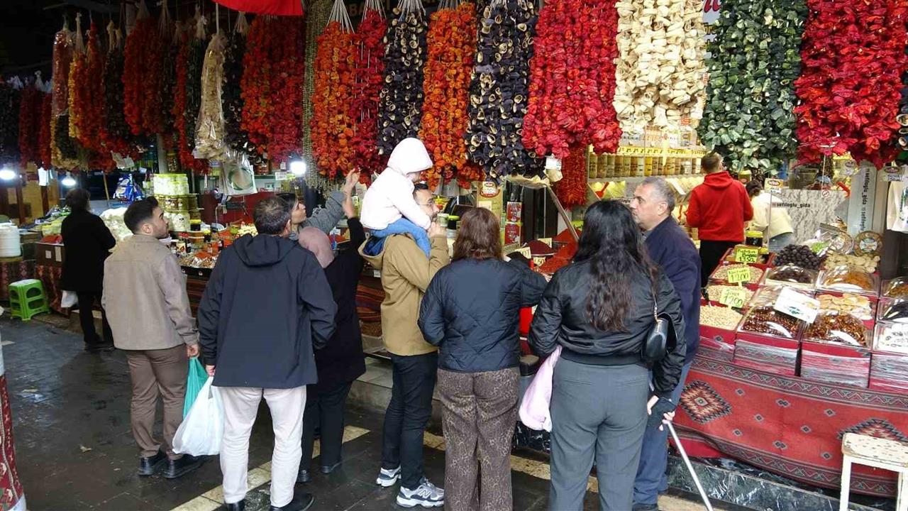 Gaziantep'te Kışın Yaklaşmasıyla Şire Ürünleri ve Pekmez Talebi Artış Gösterdi