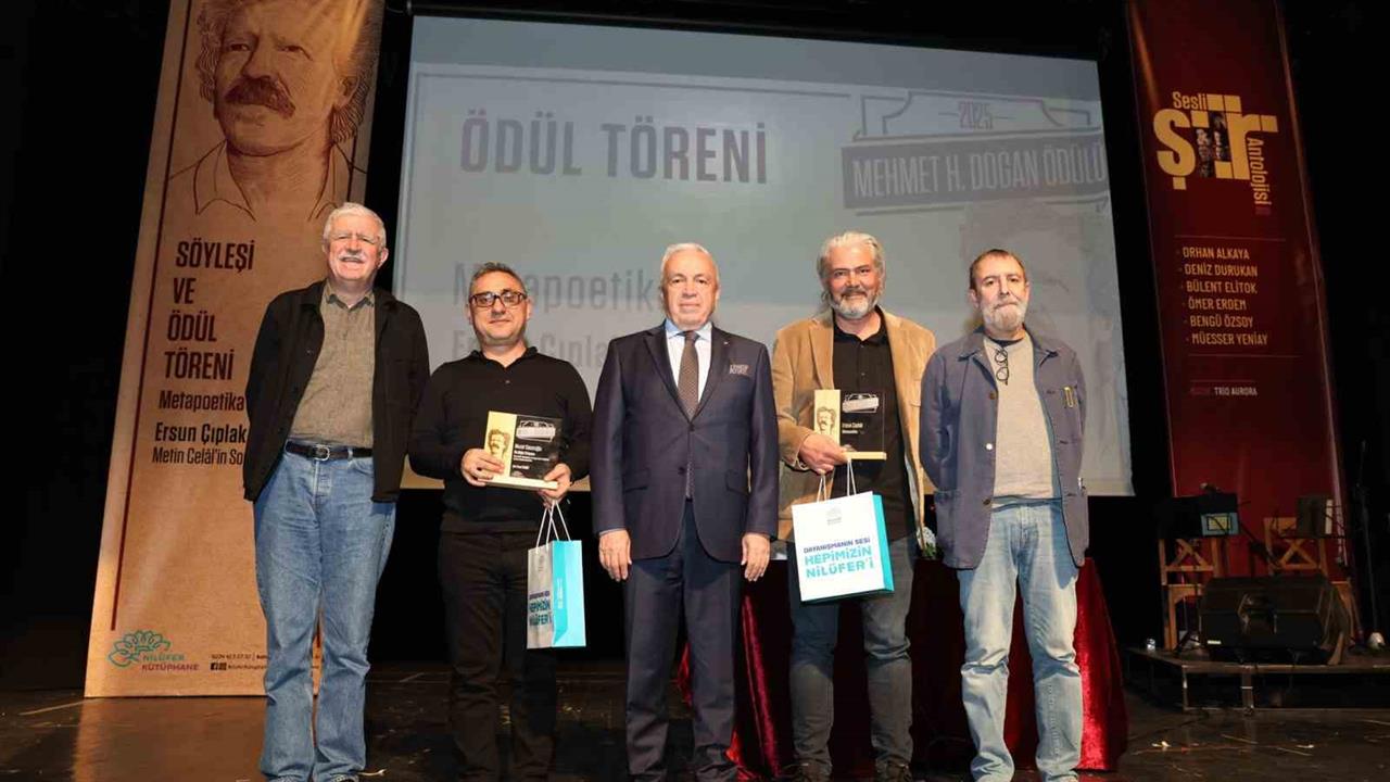 Nilüfer'de Düzenlenen Şiir Eleştirisi Ödül Töreninde Kazananlar Açıklandı