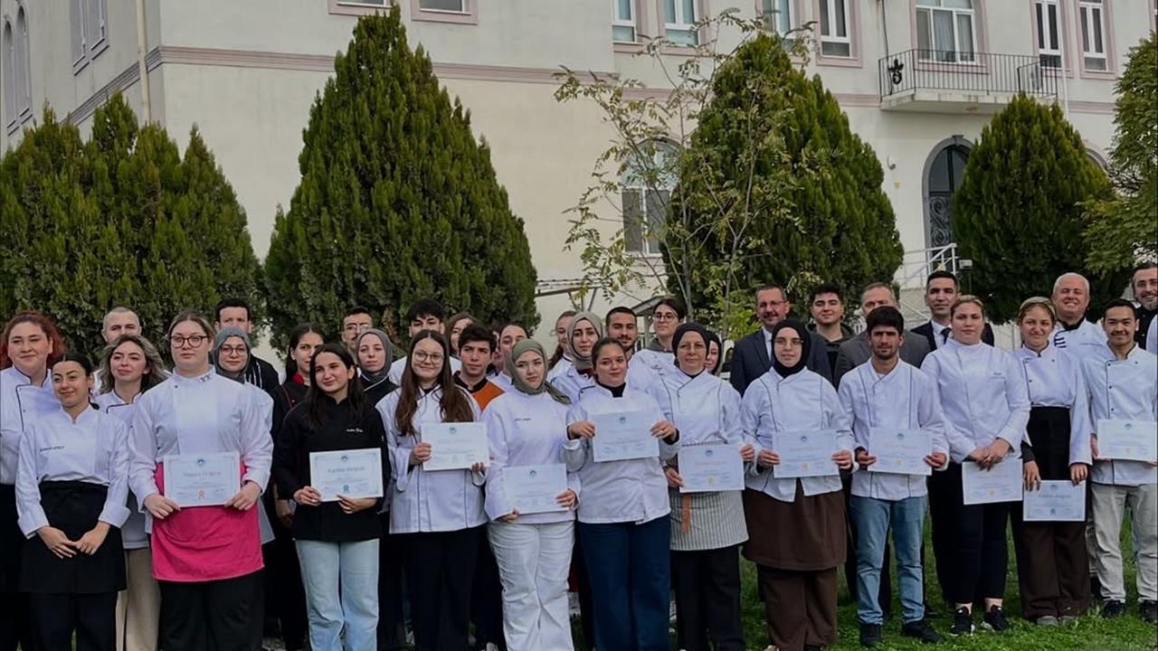 Kırklareli Pınarhisar'da Üniversiteli Aşçıların Balık Temalı Yarışmasında Ödüller Sahiplerini Buldu