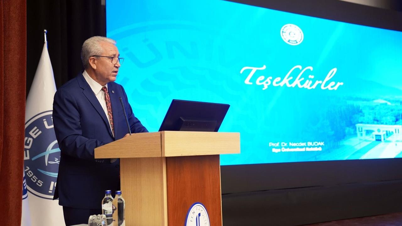 İzmir Ege Üniversitesi Rektörü Prof. Dr. Budak, uluslararası sıralamalarda ilk 500'de yer almayı hedeflediklerini açıkladı.