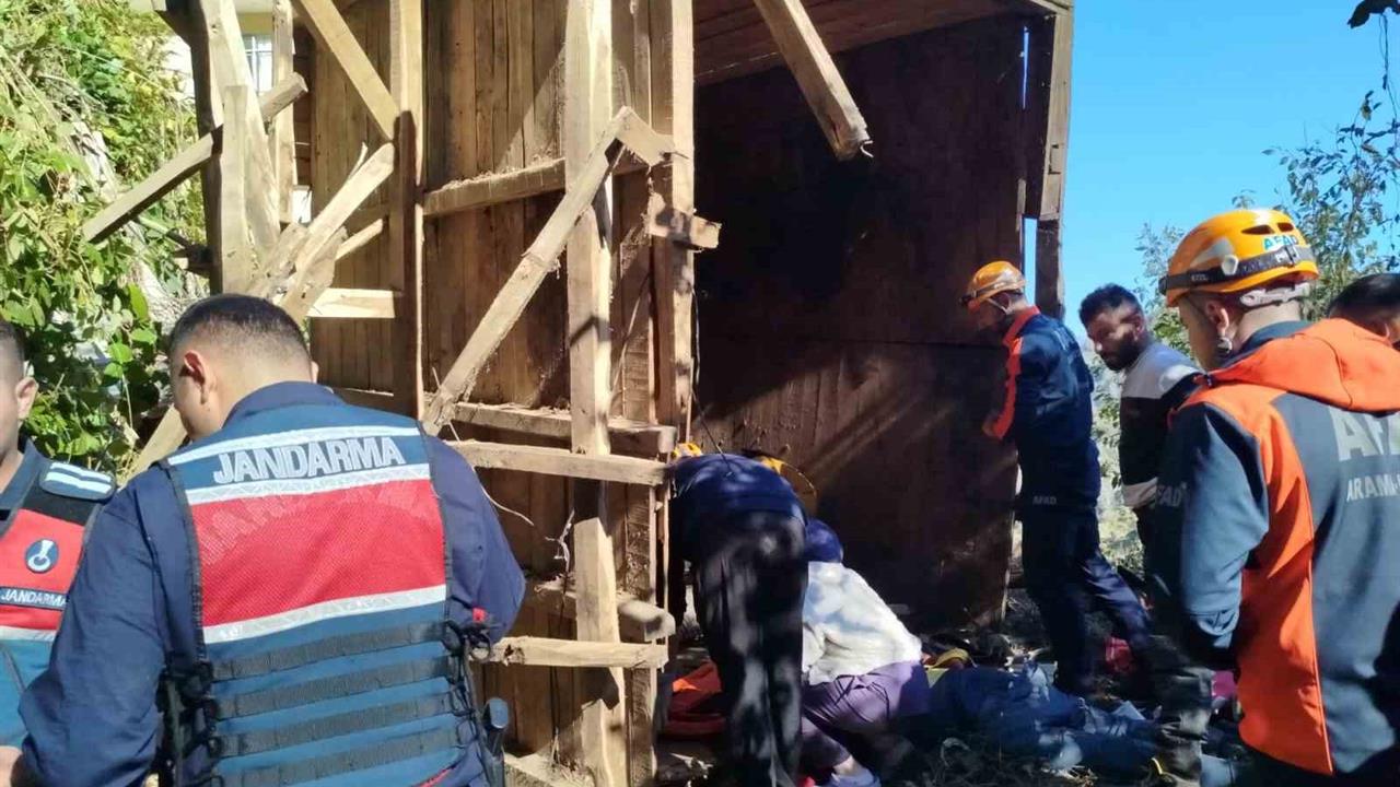 Rize Çayeli'nde Erenler Köyü'nde Ahşap Yapının Çökmesi Sonucu 1 Kişi Hayatını Kaybetti