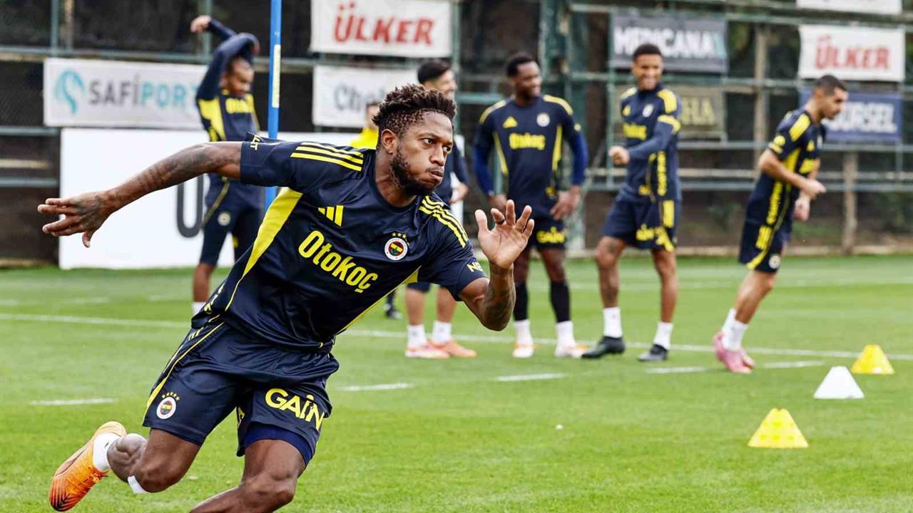 Fenerbahçe, İstanbul'da Çaykur Rizespor ile Oynayacağı Maçın Hazırlıklarını Sürdürüyor.