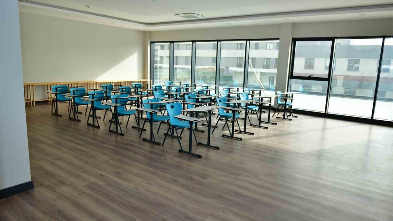 Esenyurt'ta Kullanılmayan Makam Odası Modern Dersliğe Dönüştürüldü