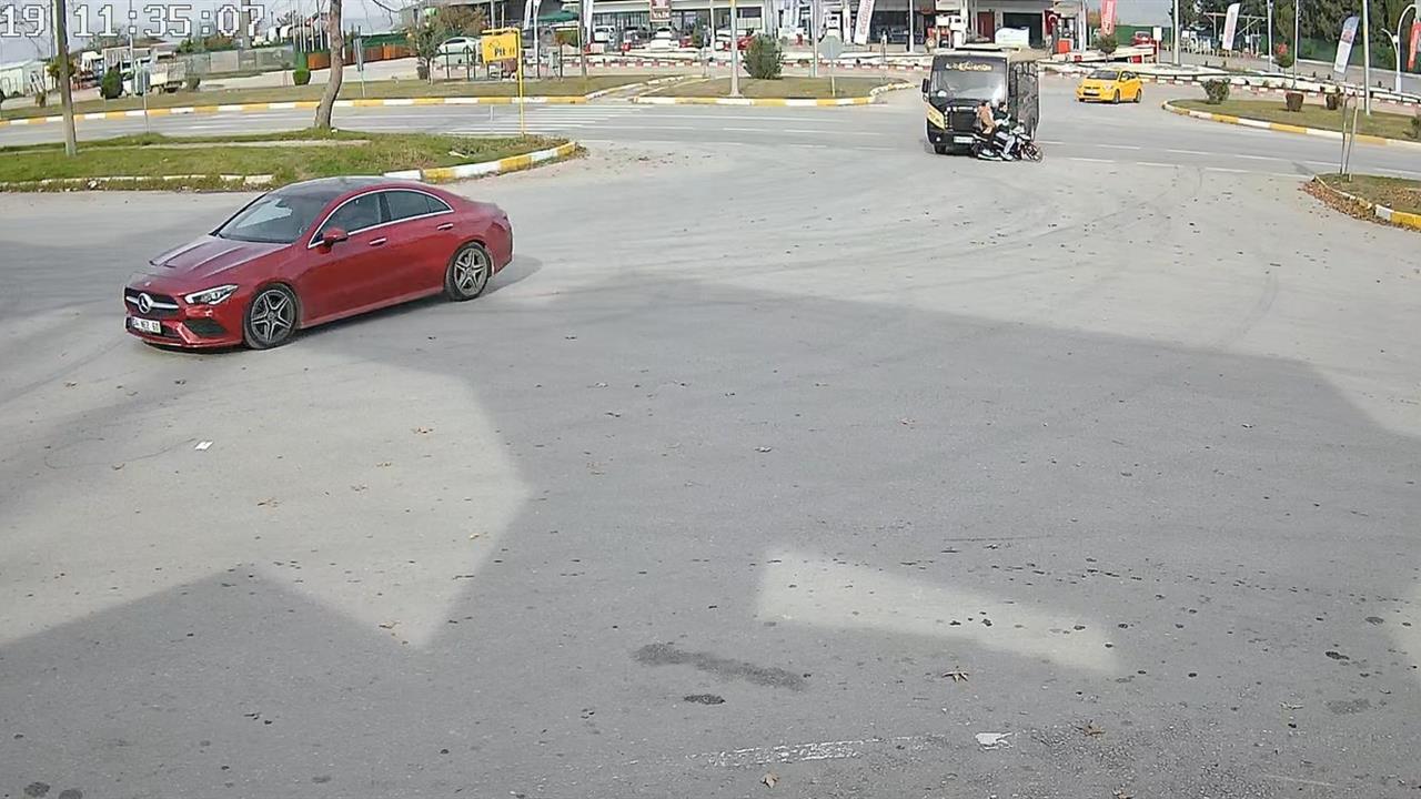 Tokat Erbaa'da Minibüs Motosiklet Kazasında 2 Kişi Yaralandı