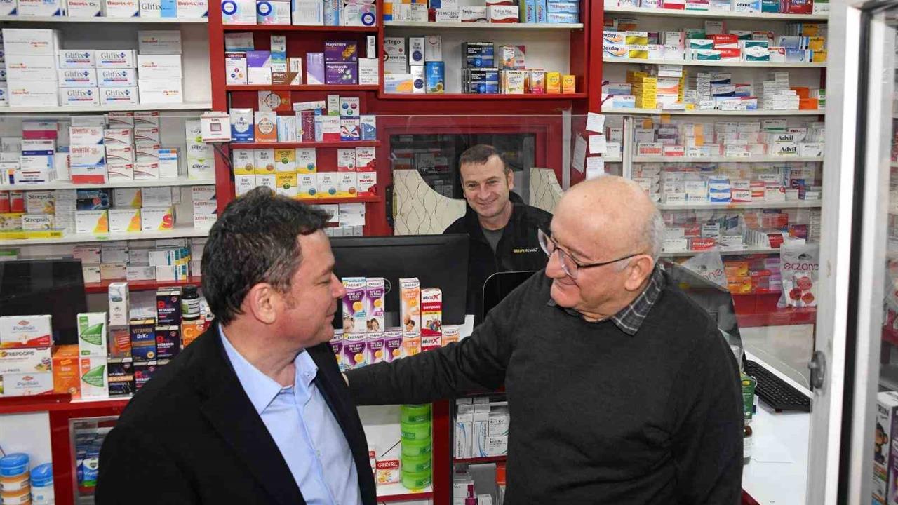 Osmangazi Belediyesi Başkanı Erkan Aydın, İstiklal Mahallesi'nde vatandaşlarla bir araya geldi.