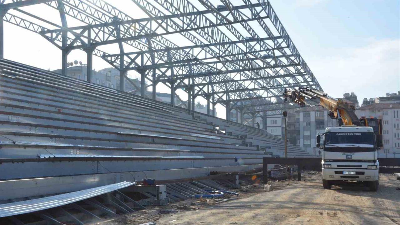 Aydın Efeler'de Yıkılarak Yeniden Yapılan Adnan Menderes Stadyumu'nda Çalışmalar Hızla İlerliyor