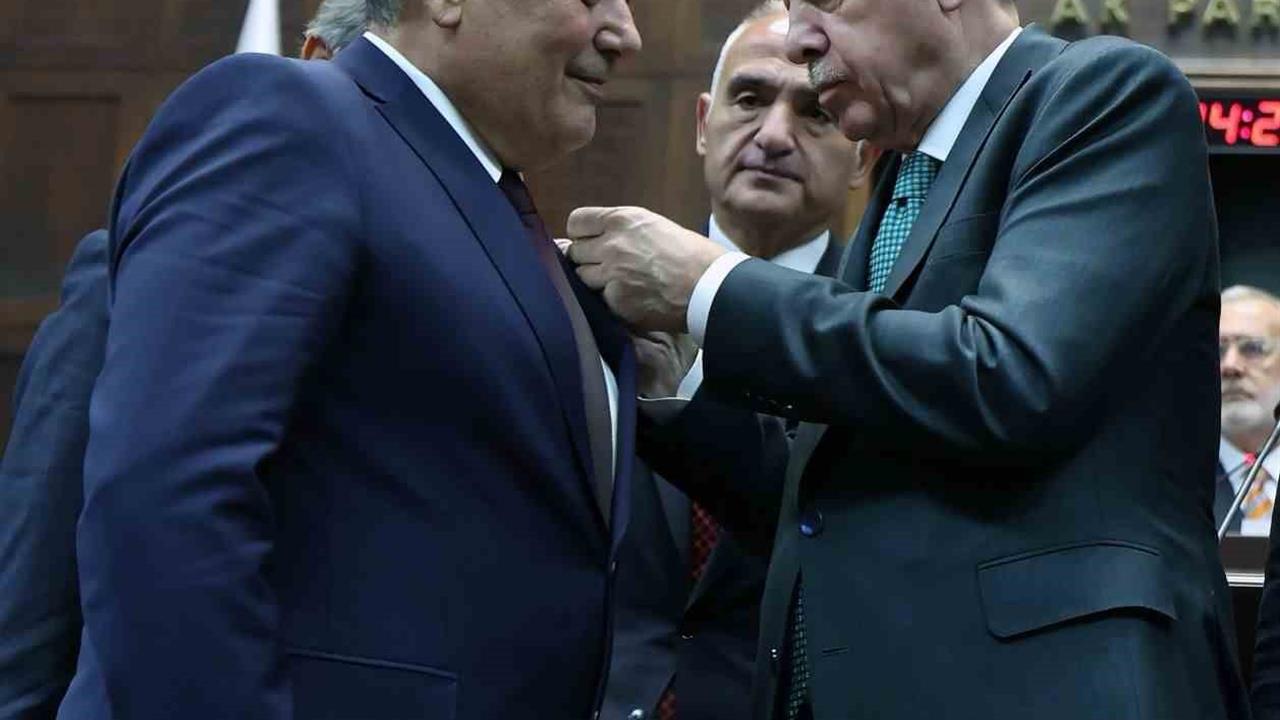 Antalya Aksu'da CHP'den İstifa Eden Belediye Başkanı İsa Yıldırım, AK Parti'ye Katıldı