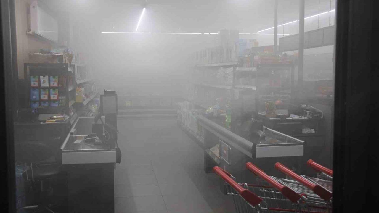 Amasya Merkez'de Çıkan Yangın Sonrası Marketi Duman Sardı