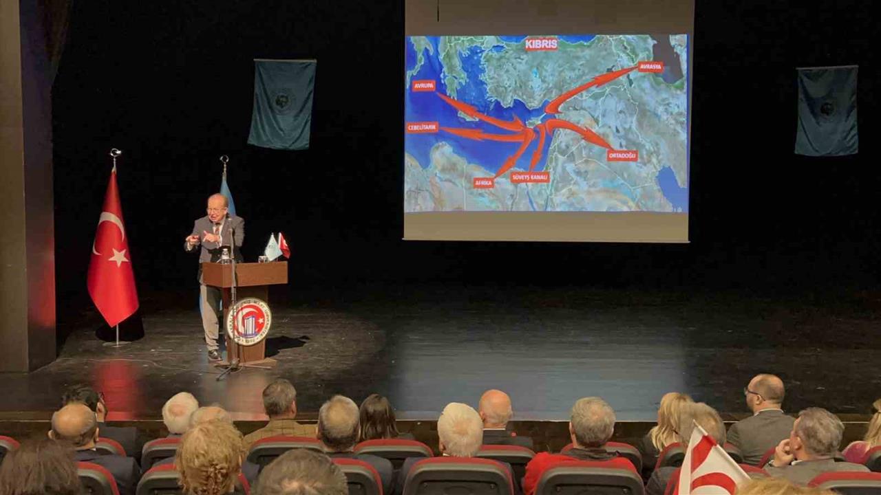 Çanakkale'de Prof. Dr. Cihat Yaycı Kıbrıs'ın Türk ve Müslüman Adası Olduğunu Belirtti