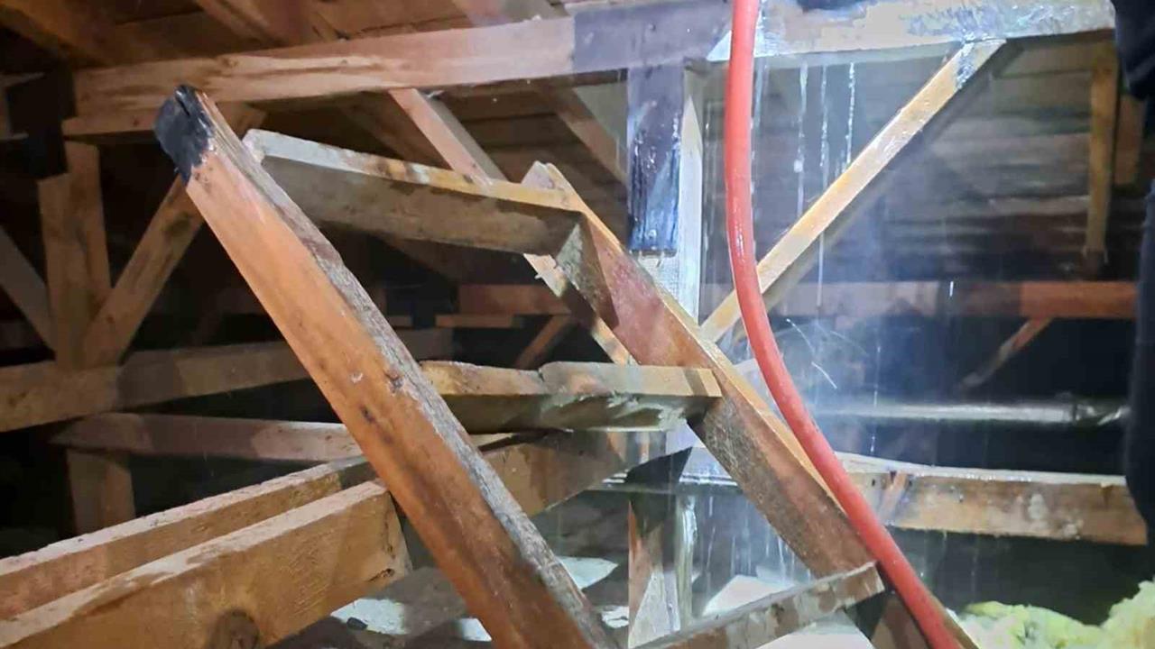 Muğla Menteşe'de TOKİ Konutlarında Çatı Yangını Korku Yarattı