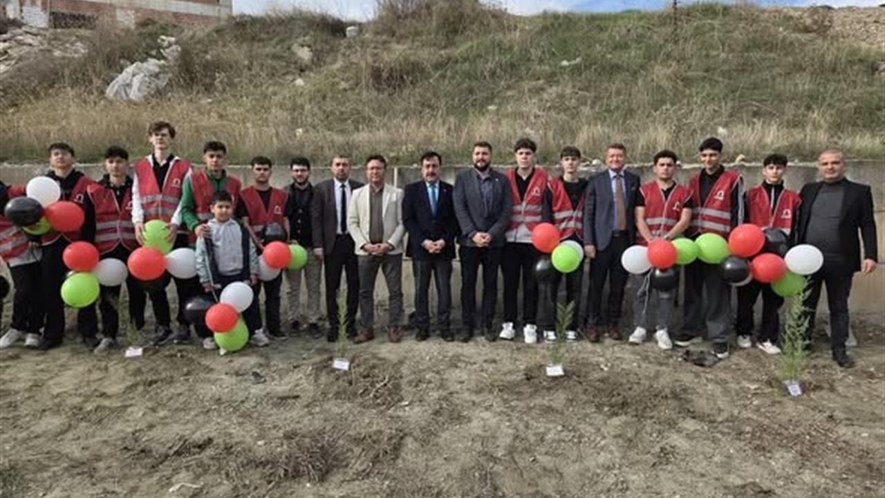 Bilecik Merkez'de Öğrenciler Fidan Diktikleri Etkinlikte Kardeşlik Duygularını Güçlendirdi