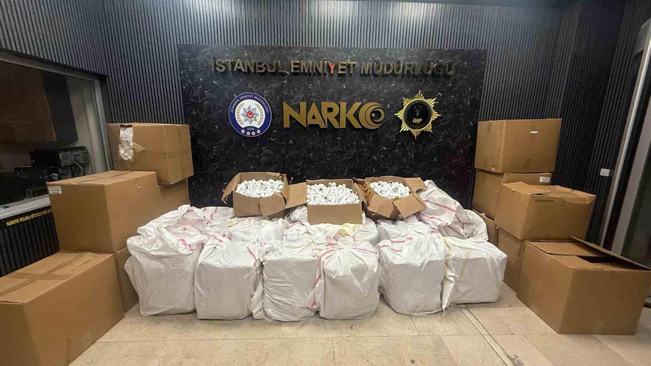 İstanbul Zeytinburnu'nda Yapılan Operasyonda 577 Bin Hap Ele Geçirildi