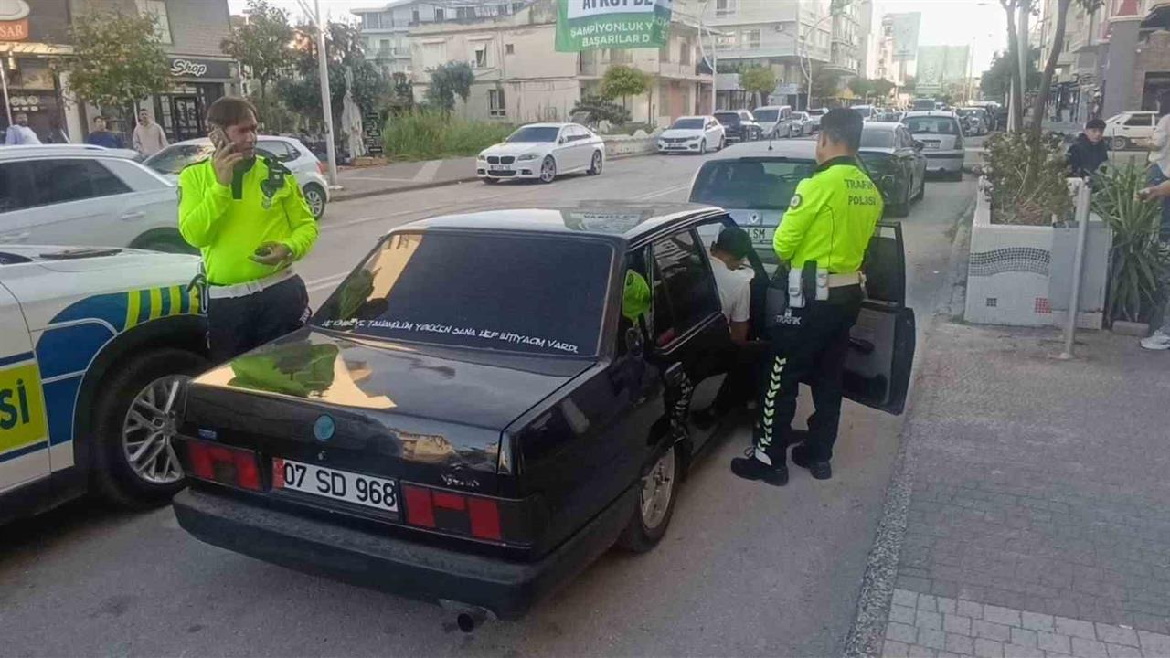 Antalya Manavgat'ta Yüksek Sesle Müzik Yayını Yapan Aday Sürücünün Ehliyeti İptal Edildi