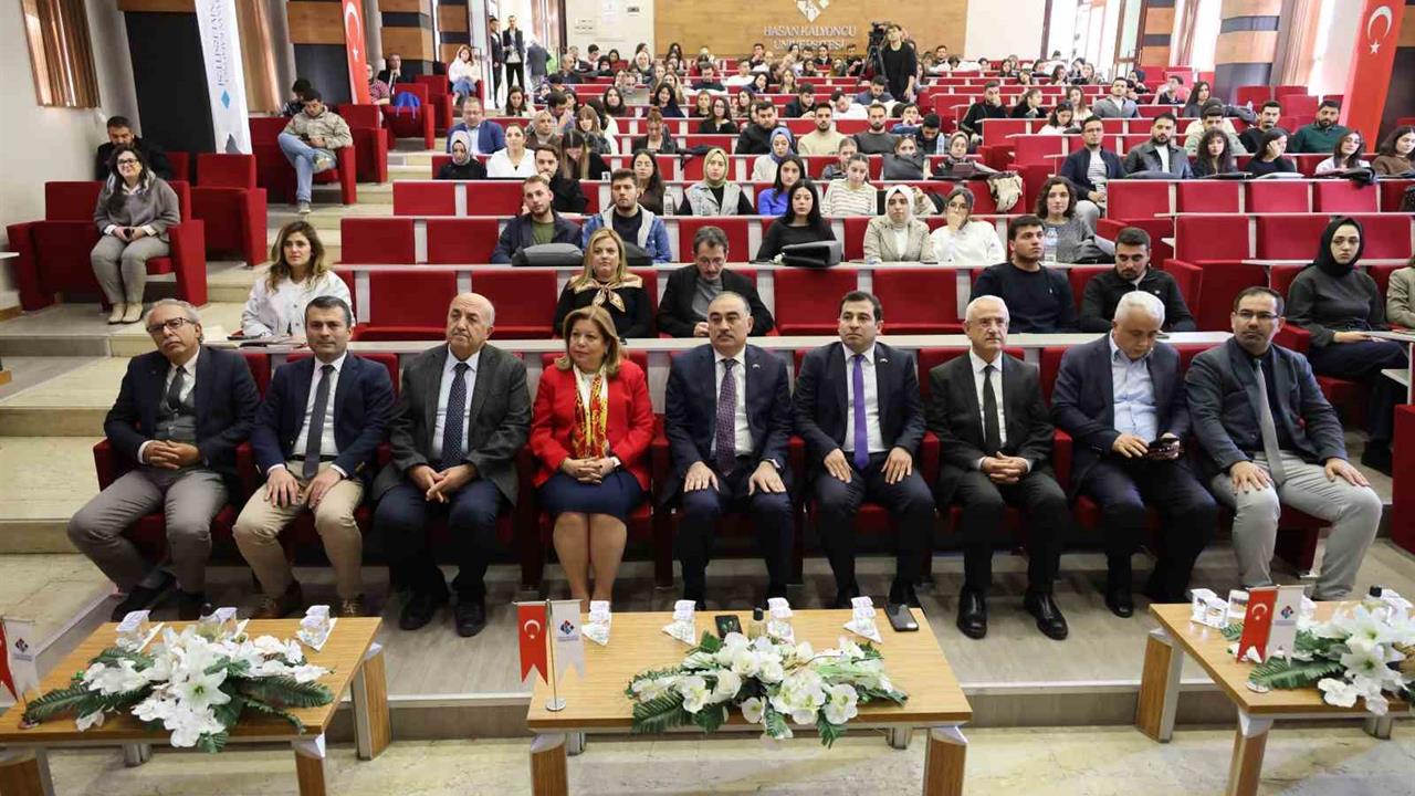 Gaziantep'te HKÜ'de Türkiye ve Azerbaycan dostluğu, stratejik ortaklık konuları ele alındı.