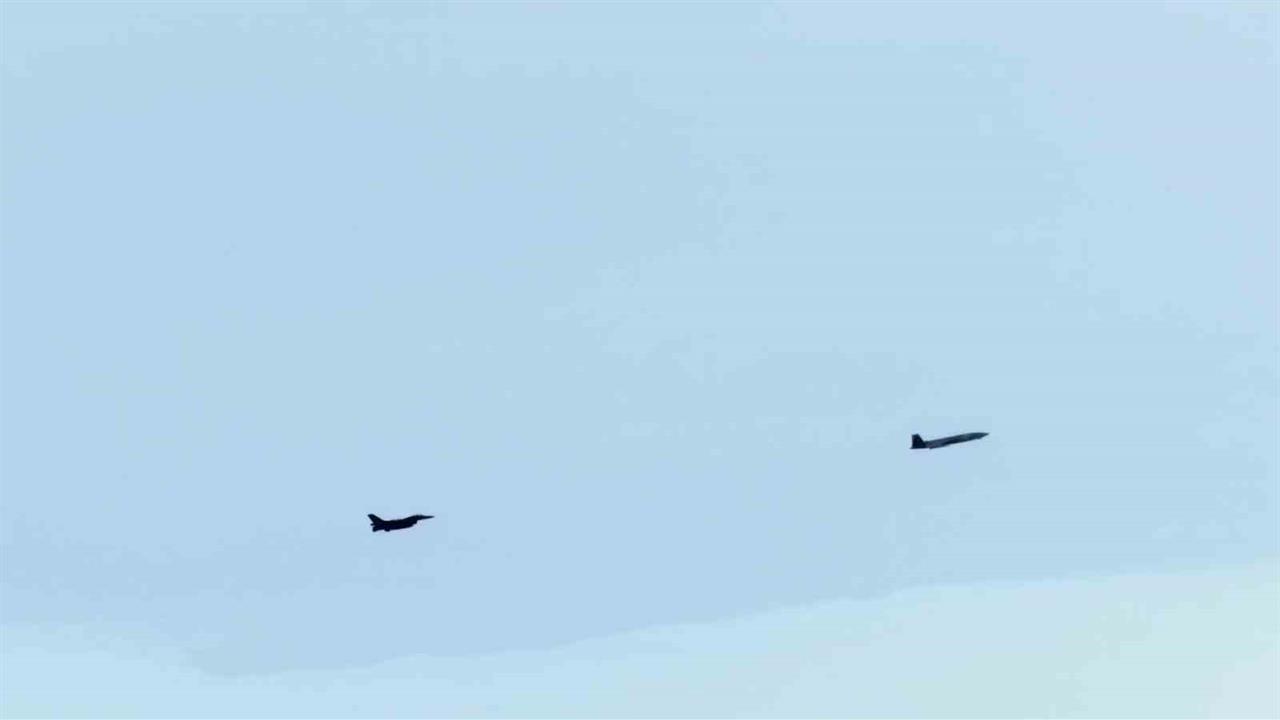 İstanbul'da Bayraktar KIZILELMA, F-16'ya simüle atışta tam isabet sağladı.