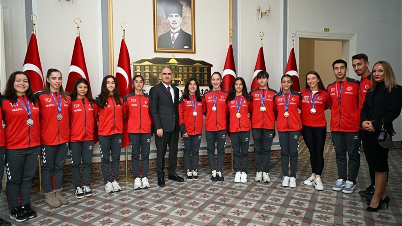 Manisa'da Genç Sporcular, Avrupa'da Elde Ettikleri Başarılarla Dikkat Çekti