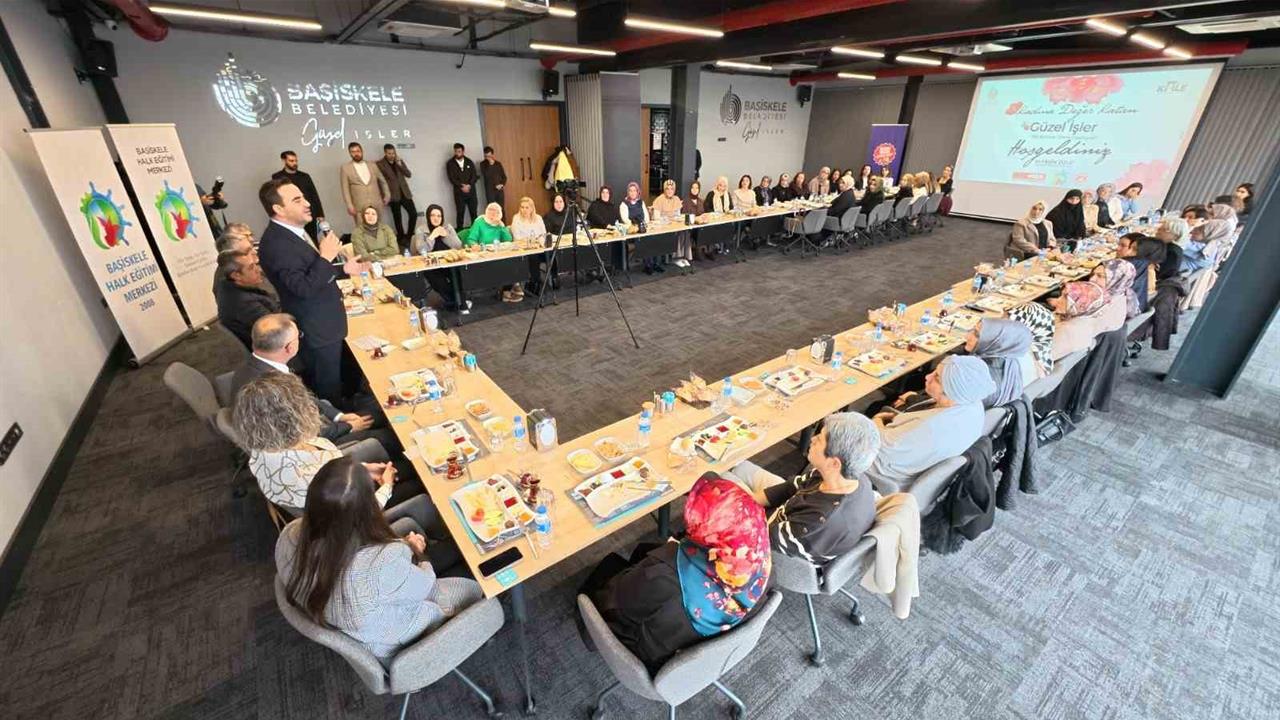 Kocaeli Başiskele'de Başkan Özlü, Kadınların Güçlenmesi Üzerine Açıklamalarda Bulundu